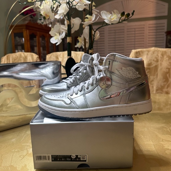 🩶New Women’s 10.5 / Mens 9- Nike Air Jordan 1 Retro High OG  NRG Chrome Sneakers - Picture 11 of 11